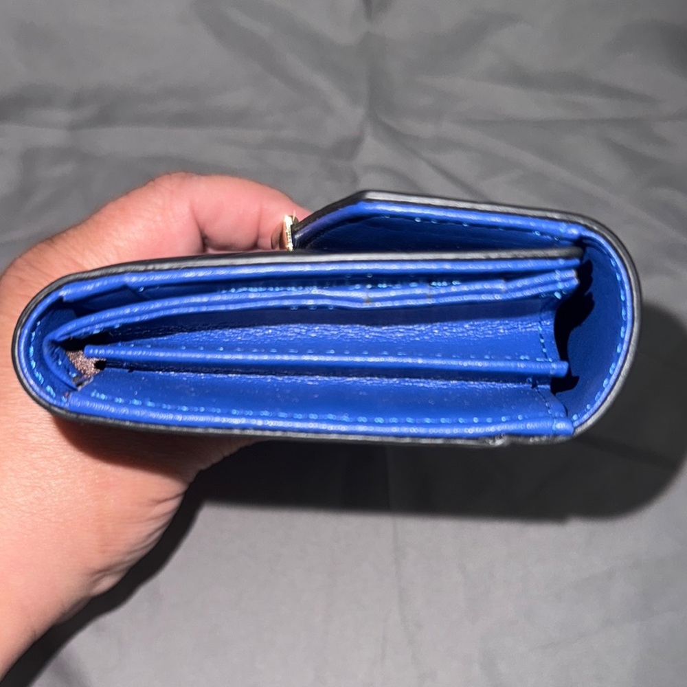 Marlekarida Elegant Blue Wallet with Gold Accent - Picture 11 of 15